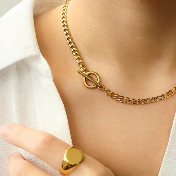 Toggle Link Chain Choker Necklace | Gold Plated Stainless Steel - Picture 6 of 6
